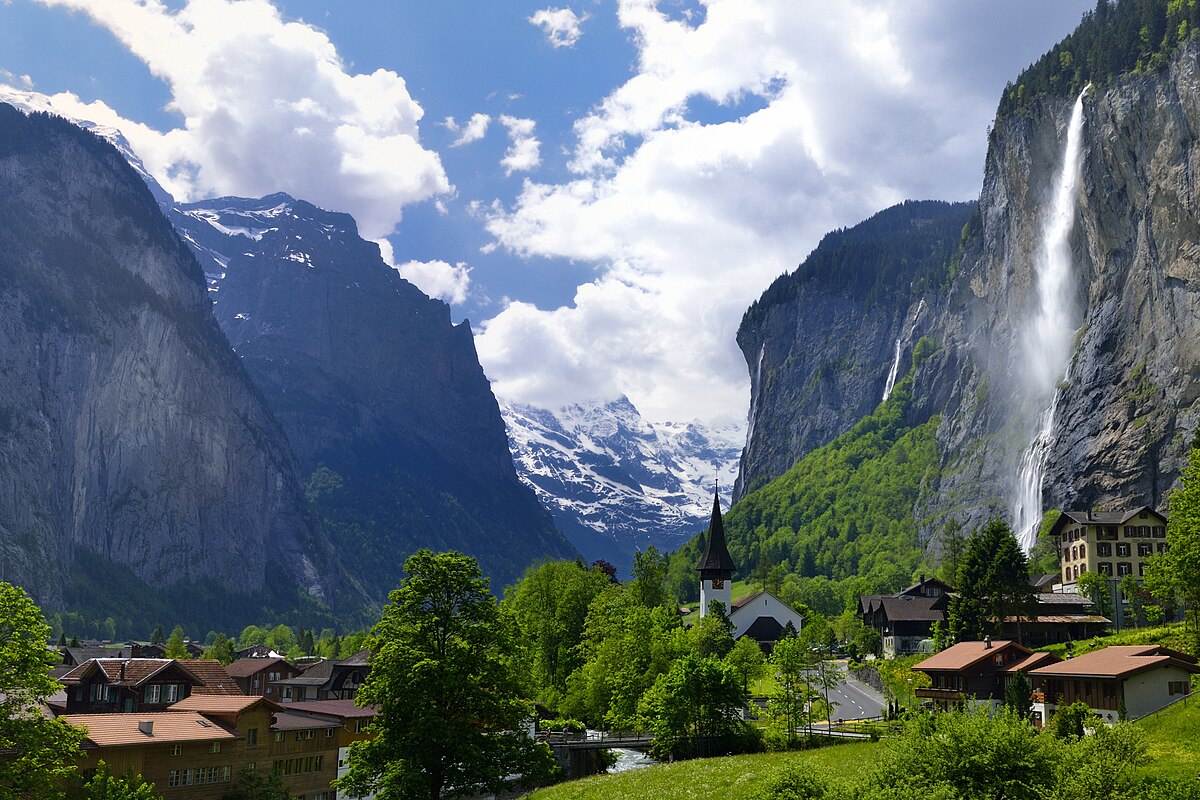 luxury villa rentals with lake access Central Switzerland
